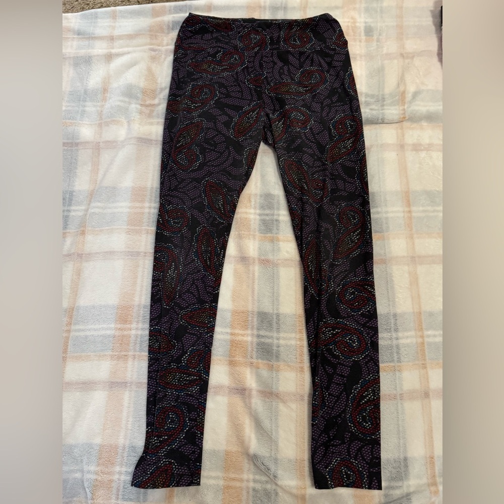 LuLaRoe Black and Red Paisley Leggings